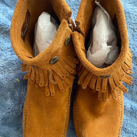 Minetonka fringe booties - Picture 6 of 7